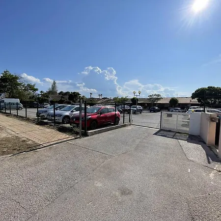 Pavillon 2 Pieces + Mezzanine, 5 Couchages, Proche Plage, Terrasse, Parking, Animaux Admis - Fr-1-106-93 * Saint-Cyprien (Pyrenees-Orientales)
